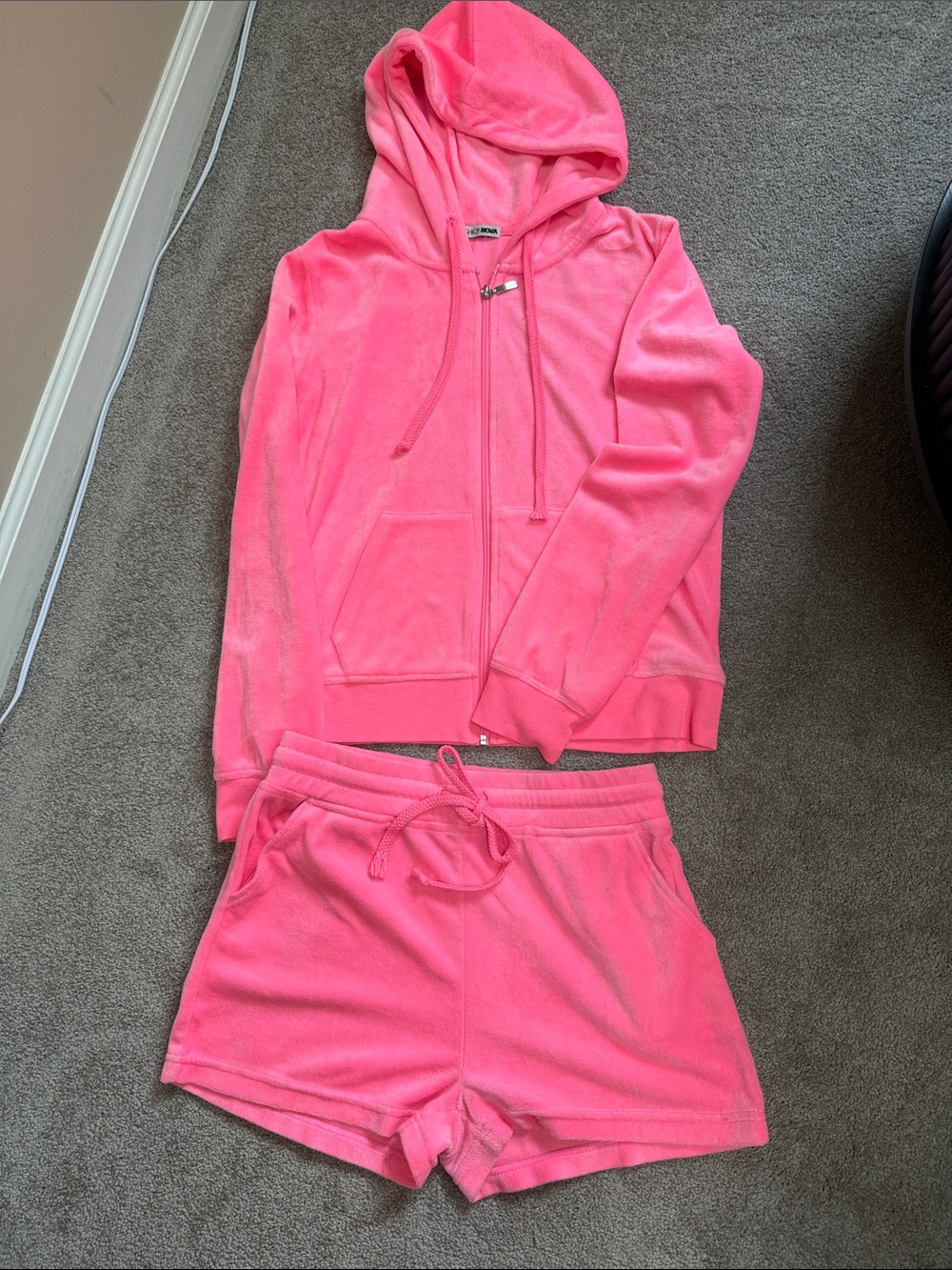 The OG Trendsetter Velour Short Set -L (NWOT)